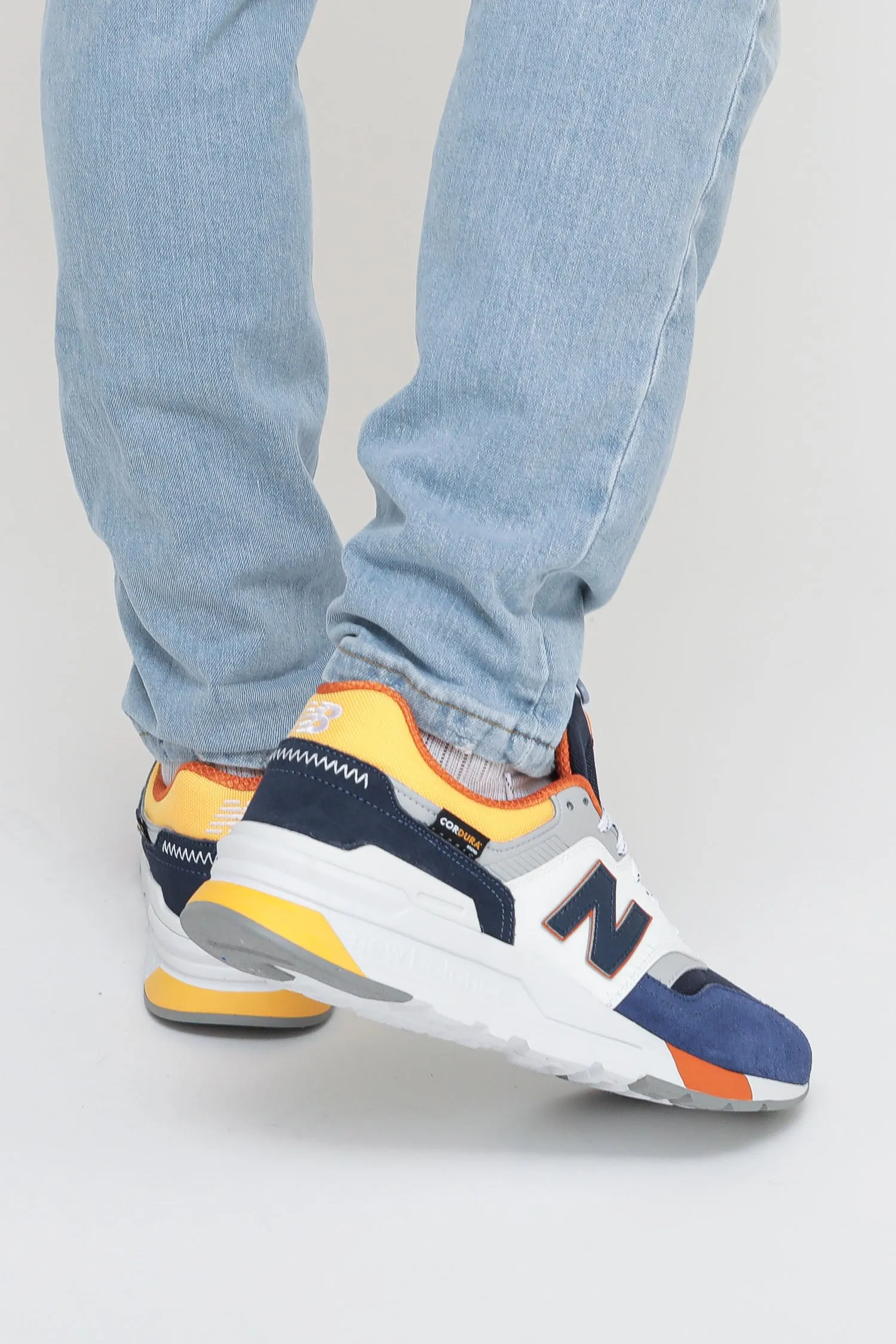 CM997HTE-Marblehead con black