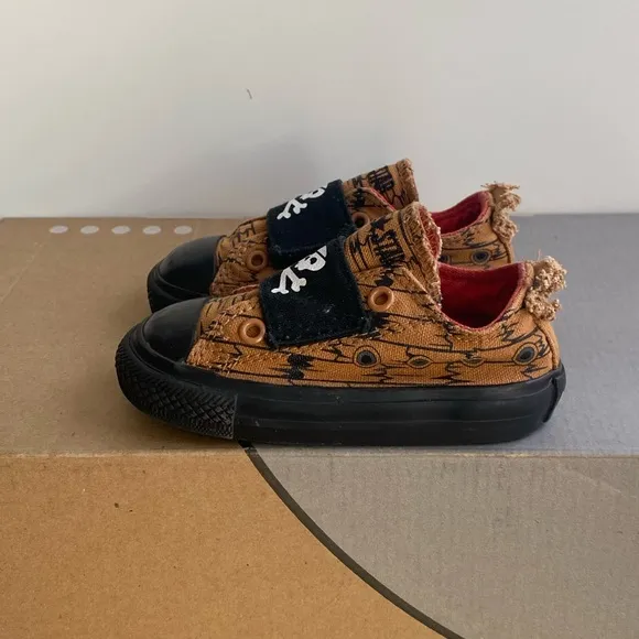 Converse Chuck Taylor Skull &amp; Crossbones Toddler Sneakers- SZ 5 C