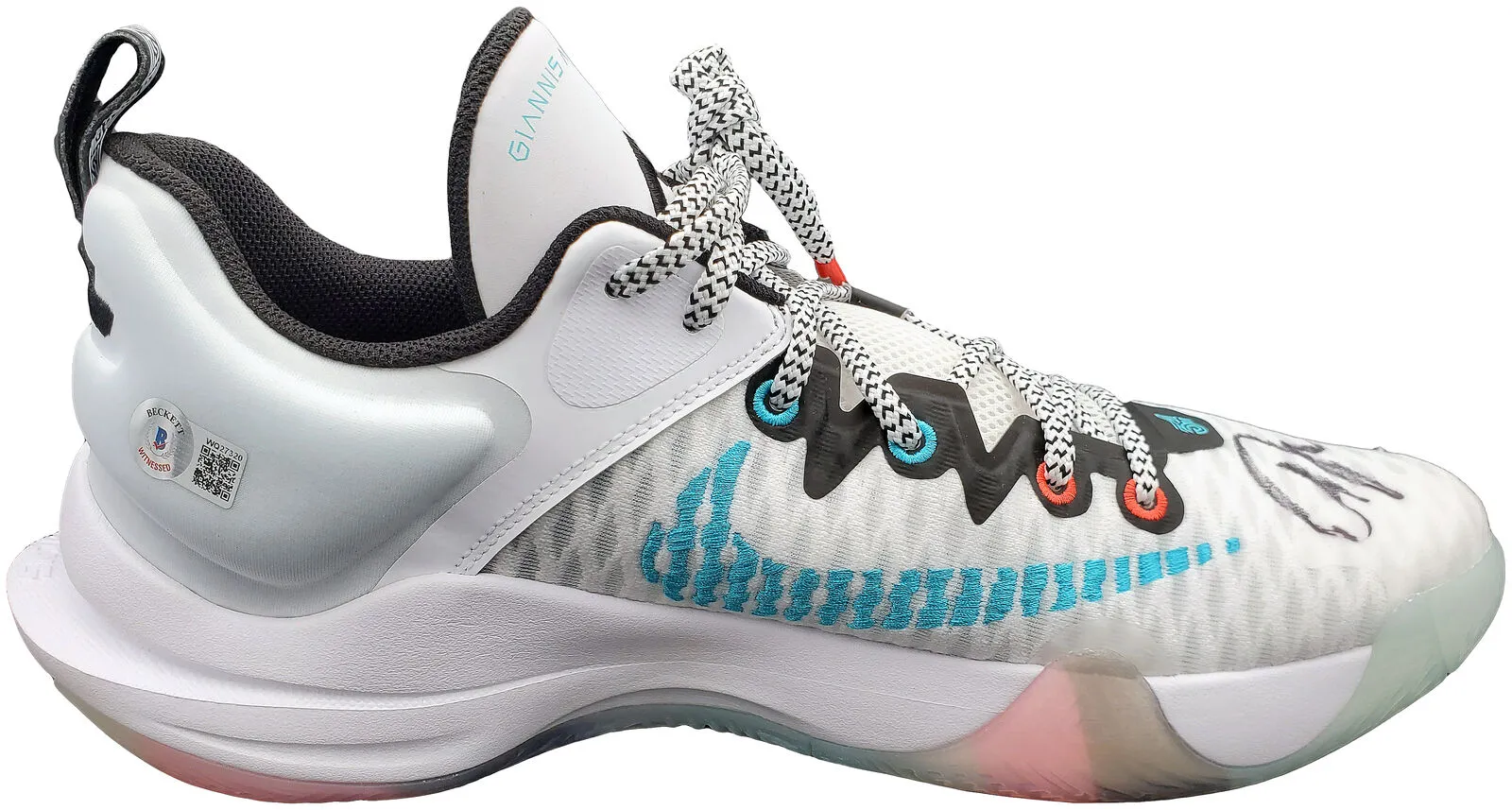 GIANNIS ANTETOKOUNMPO AUTOGRAPHED WHITE NIKE SHOES 15 PAIR BECKETT 197435
