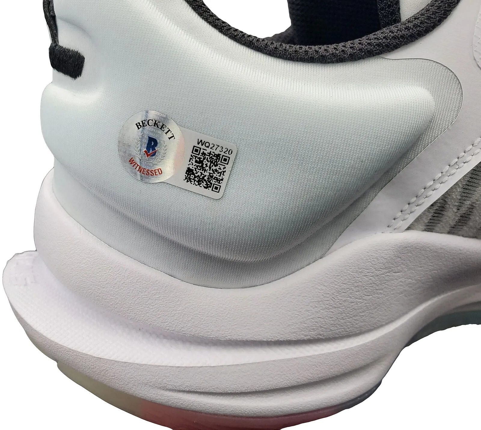 GIANNIS ANTETOKOUNMPO AUTOGRAPHED WHITE NIKE SHOES 15 PAIR BECKETT 197435