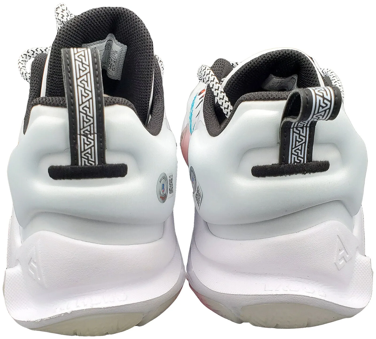 GIANNIS ANTETOKOUNMPO AUTOGRAPHED WHITE NIKE SHOES 15 PAIR BECKETT 197435