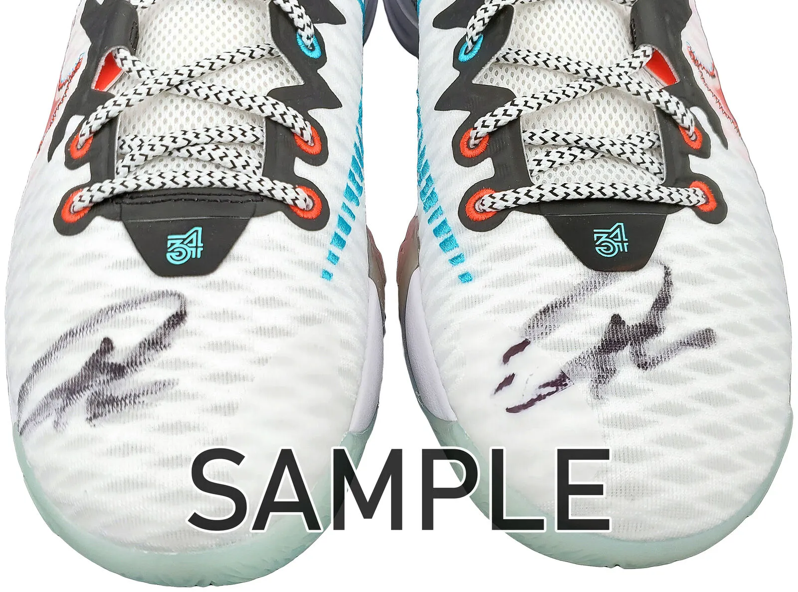 GIANNIS ANTETOKOUNMPO AUTOGRAPHED WHITE NIKE SHOES 15 PAIR BECKETT 197435