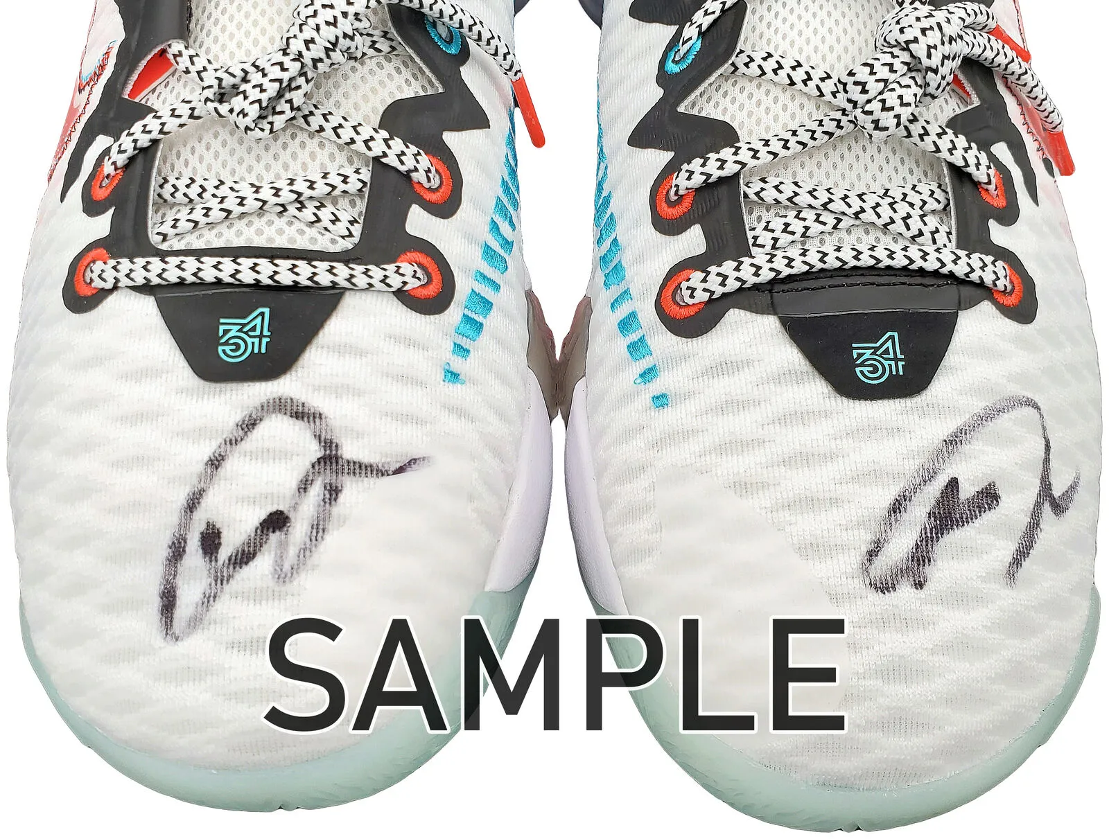 GIANNIS ANTETOKOUNMPO AUTOGRAPHED WHITE NIKE SHOES 15 PAIR BECKETT 197435