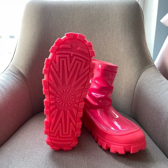 UGG Brellah Mini Rain &amp; Winter Boot size 5 Coral Hot Pink
